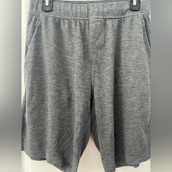 Lululemon Athletic Men's Gray Shorts (Size M) - Picture 6 of 8